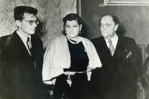 Russischer Komponist Dmitri Schostakowitsch, Sängerin Maria Maksakova und Schriftsteller Aleksey Tolstoi, 1943 von Unbekannt