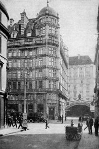 Savoy Hotel und Theater gegenüber der Strand von der Norfolk Street, London, um 1930er Jahre