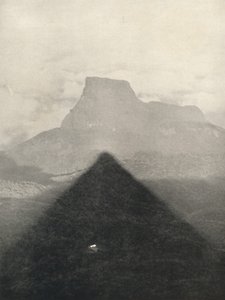 Schatten des Adamspik bei Sonnenaufgang, 1926 von Unbekannt