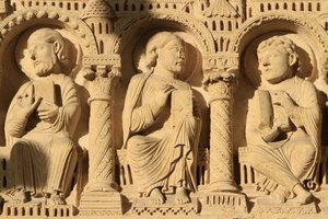 Skulpturen. Tür des südlichen Eingangs. Stephansdom
