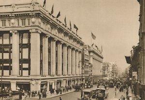 Selfridges und die letzten alten Geschäfte in der Oxford Street, die das Gebäude verschlang, um 1935 von Unbekannt