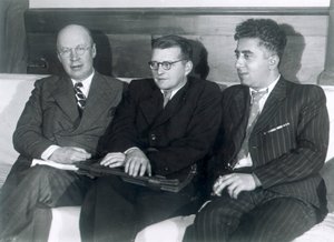 Sergei Prokofjew, Dmitri Schostakowitsch und Aram Chatschaturjan, russische Komponisten, 1945 von Unbekannt