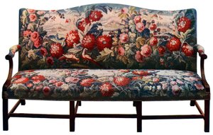 Sofa, Teil einer Chippendale-Möbelgarnitur, bezogen mit einem Wandteppich aus dem 18. Jahrhundert, um 1920