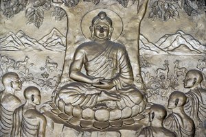Shakyamuni Buddha predigt die Lehre - das Rad des Gesetzes - seinen fünf Jüngern, Ho-Chi-Minh-Stadt, Vietnam von Unbekannt