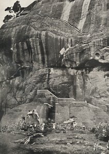 Sigiri, Aufstiegseite im Norden, der sogenannte Löwensteig, der durch Treppen, Leitern und Geländer erneuert wurde von Unbekannt
