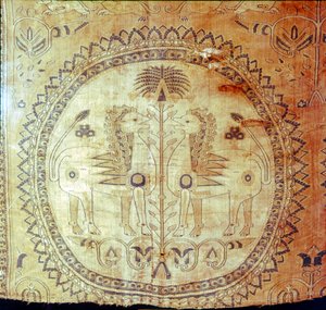 Seidenstoff mit Löwen und Palmen, Buk Kham Region, Zentralasien, 8.-9. Jahrhundert