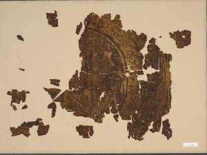 Seidenfragment mit Falkner auf einem Stier, 1000er-1100er Jahre
