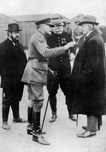 Sir Douglas Haig betont einen Punkt an der Front, Frankreich, Erster Weltkrieg, 1916-1918, um 1920 von Unbekannt