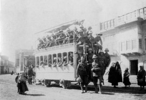 Soldaten des East Surrey Regiments in Kazimain, auf dem Weg nach Bagdad, Irak, 1917-1919 von Unbekannt