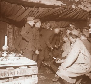 Soldaten in einem Unterstand, Genicourt, Nordfrankreich, um 1914-1918 von Unbekannt