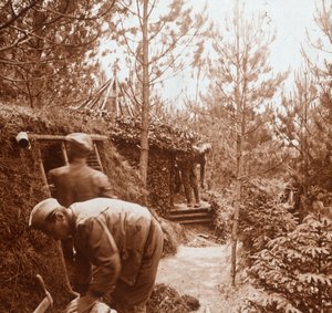 Soldaten in erdüberdeckten Unterständen, Genicourt, Nordfrankreich, um 1914-1918