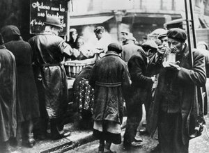 Suppenküche für Bedürftige, Les Halles, deutsch besetztes Paris, Februar 1941 von Unbekannt