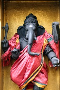 Sri Veeramakaliamman Hindu-Tempel, Ganesha, auch bekannt als Ganapati und Vinayaka, eine der am meisten verehrten Gottheiten im Hindu-Pantheon, 20160818, Singapur von Unbekannt