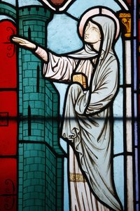 Buntglasfenster in der Kathedrale Notre Dame: Die Geschichte der Heiligen Genevieve, Schutzpatronin von Paris, Paris, Frankreich von Unbekannt