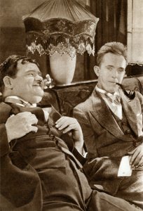 Stan Laurel und Oliver Hardy, amerikanisches Komikerduo, 1933 von Unbekannt