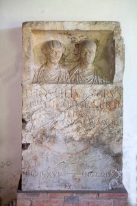 Stele, Lucio Ostillio Siro, I. Jh.