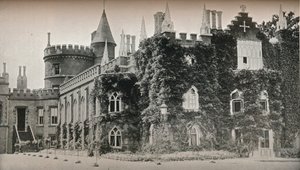 Strawberry Hill, der Sitz des Rt. Hon. Lord Michelham, um 1913 von Unbekannt