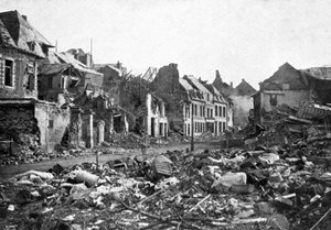 Straßenszene nach dem Fall von Peronne, Frankreich, Erster Weltkrieg