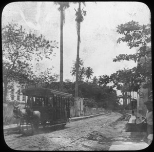 Straßenszene mit Pferdebahn, Pernambuco, Brasilien, späte 19. oder frühe 20. Jahrhundert von Unbekannt