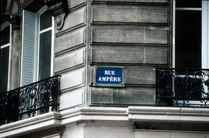 Straßenschild, Rue Ampere, Paris, Frankreich