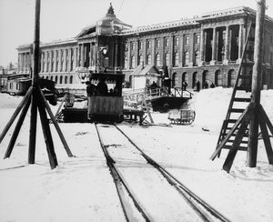 Vorortbahnhof vor der Kunstakademie, St. Petersburg, Russland, c1896-c1898