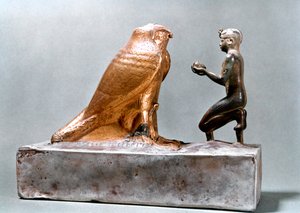 Taharqa vor dem Falken Hemen, altägyptisch, 7. Jahrhundert v. Chr. von Unbekannt