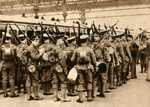 Territoriale vom Sommerlager - Terriers beim Einsteigen in Waterloo, 1914-1918, 1933