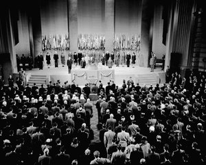 Die 16. Plenarversammlung der Gründungskonferenz der Vereinten Nationen im Opernhaus von San Francisco von Unbekannt
