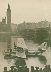 Das Calcutta-Flugboot vor dem Parlament am Ufer der Themse, 1927 von Unbekannt