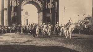 Der feierliche Einzug von Nikolaus II. in Moskau am 9. Mai 1896, 1896 von Unbekannt