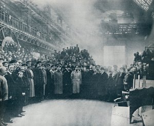 Der Zar, aufgenommen unter den Arbeitern in den großen Putiloff-Munitions- und Ingenieurwerken, 1914 von Unbekannt