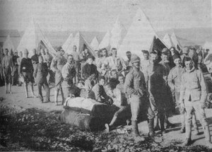 Die Dublin Fusiliers kurz vor dem Einsteigen in den gepanzerten Zug, 1902 von Unbekannt
