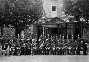 Der Herzog von Sachsen-Coburg und Gotha und die Offiziere der Plymouth-Division, 1896 von Unbekannt