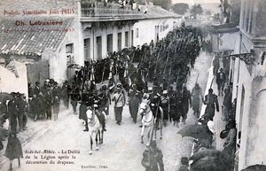 Die Französische Fremdenlegion marschiert durch die Straßen von Sidi Bel Abbes, Algerien, 1906 von Unbekannt