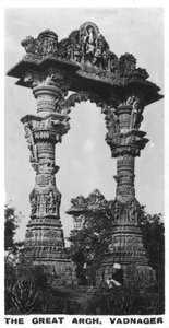 Der Große Bogen, Vadnagar, Gujarat, Indien, um 1925 von Unbekannt