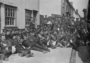 Die neue Armee im Training: Eine Rast am Straßenrand, 1915 von Unbekannt
