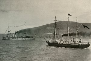 Die Nimrod passiert H.M.S. Powerful im Hafen von Lyttelton, 1. Januar 1908 von Unbekannt