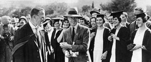 Der Prinz von Wales mit Studenten in Grahamstown, Südafrika, 1925