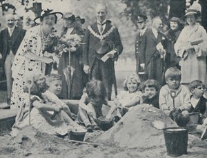 Die Königin eröffnet einen Kinderspielplatz von Unbekannt