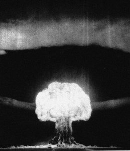 Das RDS-6s-Gerät, der erste sowjetische Test einer thermonuklearen Waffe namens Joe 4 am 12. August 1953