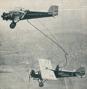 Die St. Louis Robin beim Auftanken, ca. 1929