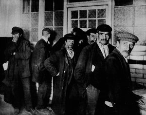 Die Arbeitslosen und Unbeschäftigbaren, ca. 1911 von Unbekannt
