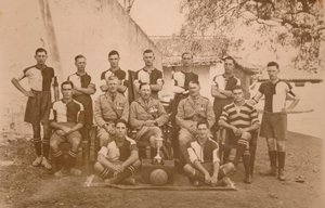 Die Fußballmannschaft der jungen Soldaten des ersten Bataillons, The Queens Own Royal West Kent Regiment von Unbekannt