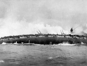 Der deutsche Panzerkreuzer SMS Blücher sinkt nach mehreren Treffern durch britische Kriegsschiffe von Unbekannt