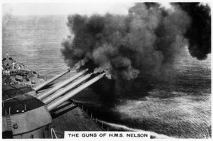 Die Geschütze des Schlachtschiffs HMS Nelson feuern, 1937 von Unbekannt