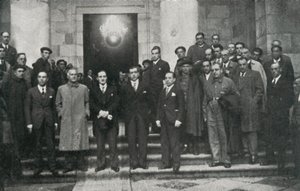 Der Leiter der baskischen Regierung (oder Lehendakari) Jose Antonio Aguirre und Mitglieder der Regierung, Barcelona. Jubert Figueras Private Foundation.