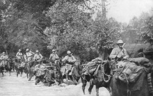 Die Nachschubversorgung einer Maschinengewehreinheit zu Pferd, Aisne, Frankreich, 2. September 1918 von Unbekannt