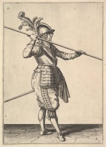 Die zweite Bewegung, um die Pike auf die Schulter zu bringen und horizontal zu halten