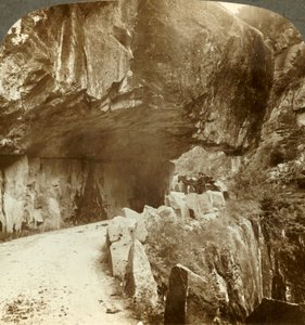 Die wunderbare Bratlandsdal-Straße, durch Felswände aus massivem Fels gesprengt, Norwegen, ca. 1905 von Unbekannt