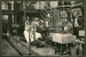 Das ist das Innere einer der Brennereien des Zaren, 1901 von Unbekannt